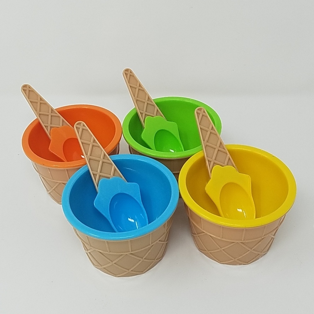 Plastic ice cream cups w/spoons set of 4‎